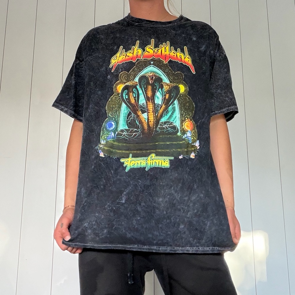 TASH SULTANA TEE